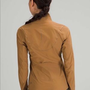 [NWTG]lululemon fast and free windbreaker size 6